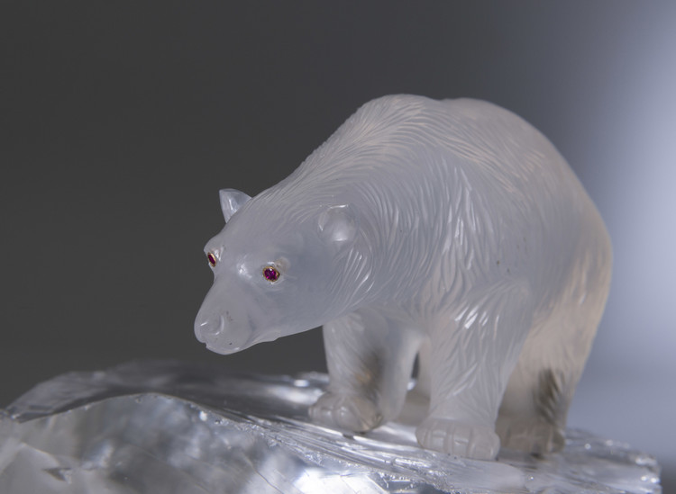 Polar Bear on an Ice Floe - фото, ракурс 6