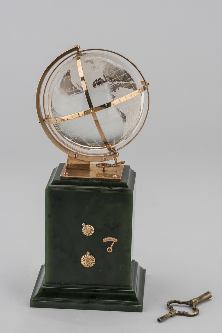 Table Clock with Globe - фото, ракурс 3