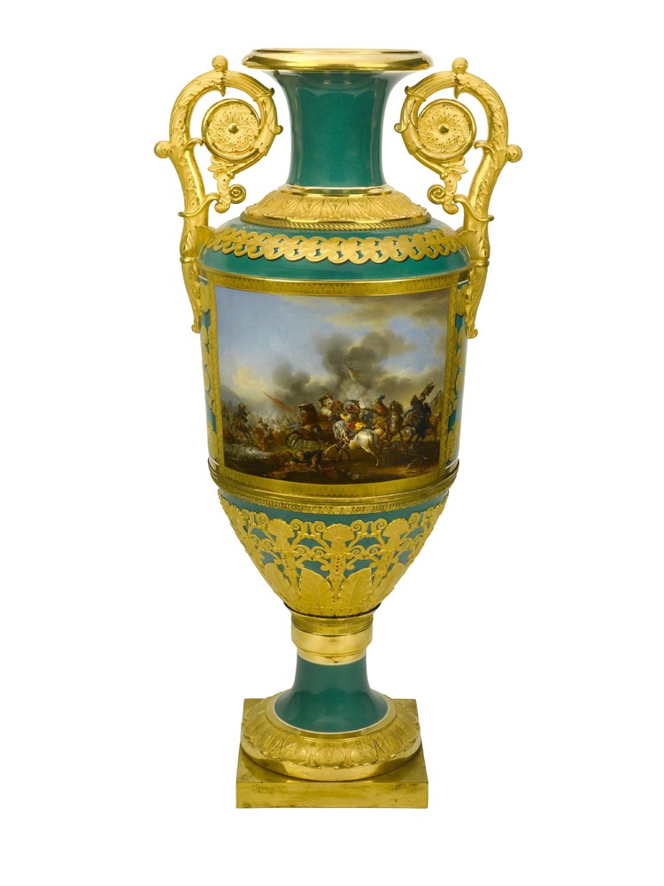 Pair of vases with depictions of  battle scenes, after the original paitnings by Philips Wouwerman - фото, ракурс 1