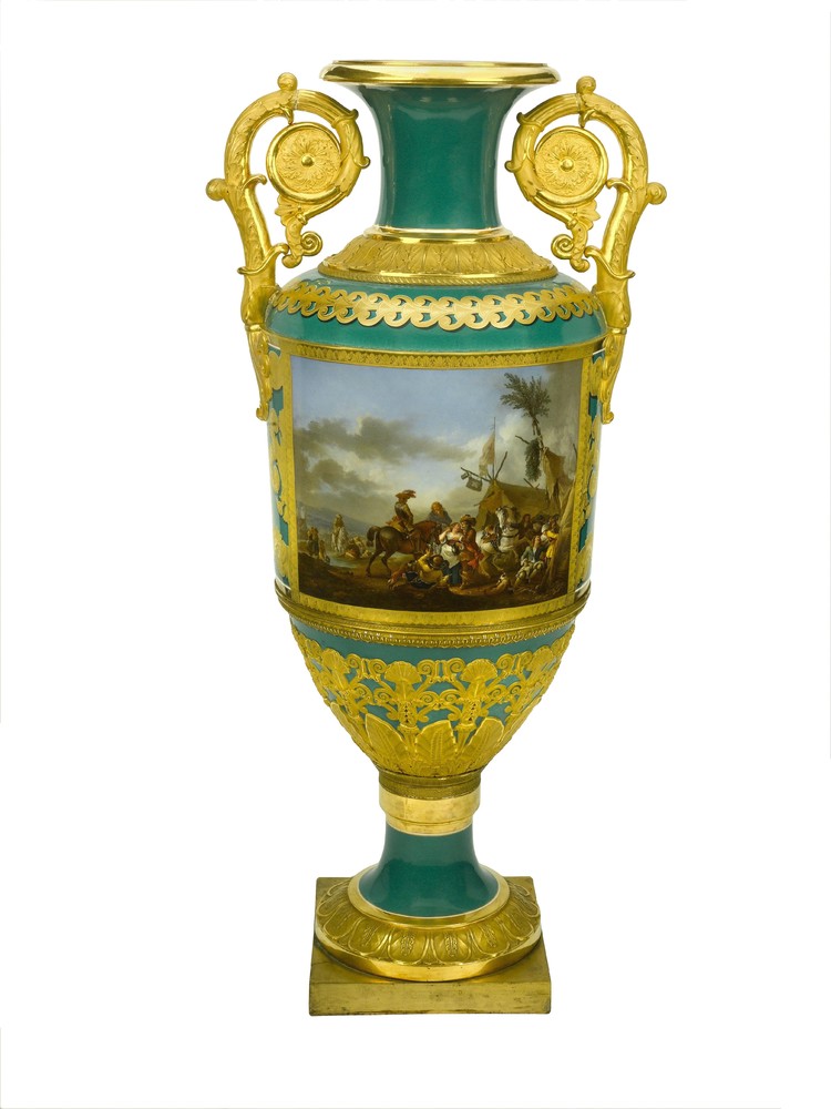 Pair of vases with depictions of  battle scenes, after the original paitnings by Philips Wouwerman - фото, ракурс 4