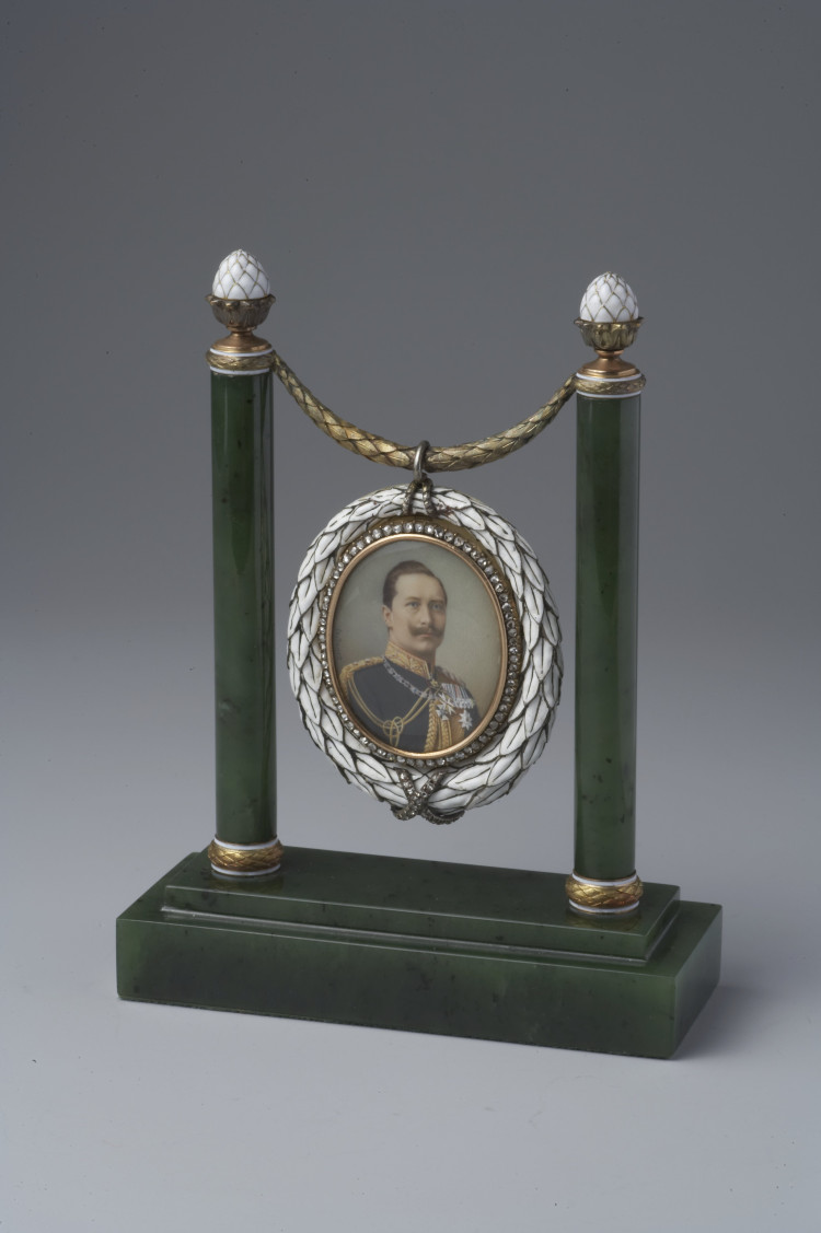 Frame in the shape of a laurel wreath with a miniature portrait of Kaiser Wilhelm II - фото