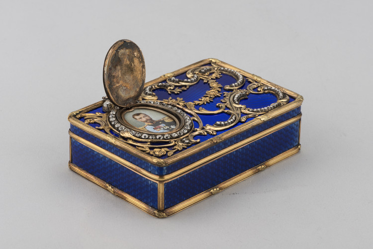 Snuffbox with the cypher and portrait of Nicholas II - фото, ракурс 2