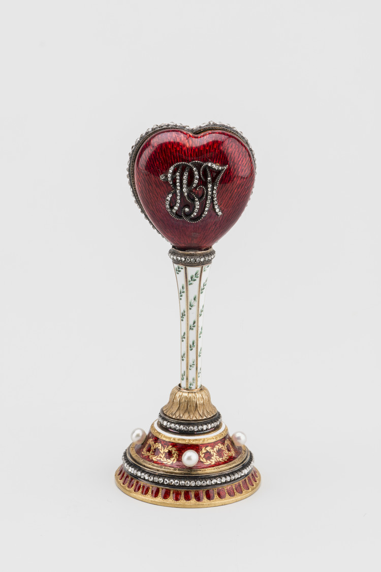 Рамка в форме сердца с тремя миниатюрами - фото, ракурс 6