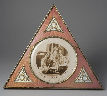 Рамка треугольная с фотографией великокняжеской четы Александра Михайловича и Ксении Александровны - фото